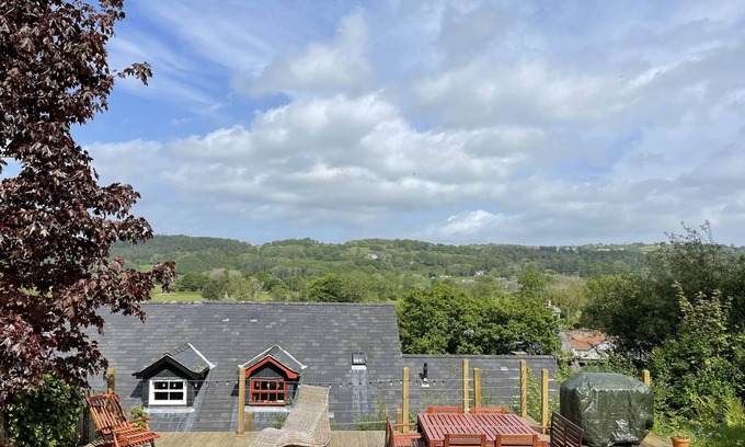 Trefriw House | Gorgeous Snowdonia home near Betws y Coed, lakes, mountains and forest walks.