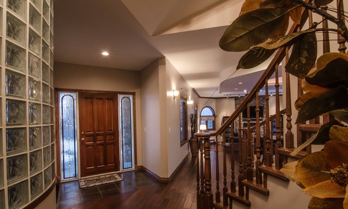 West Kelowna Estates House | Gorgeous spacious home perfect for a winter wonderland family Christmas holiday