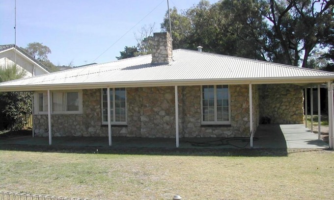 Encounter Bay House | Gorgeous Stone Cottage on the Seafront
