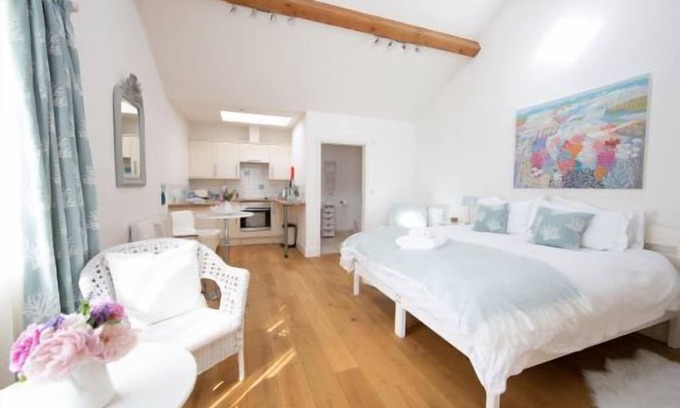 Vobster Apartment | Gorgeous Studio with fast wifi on 55 acres ❤️