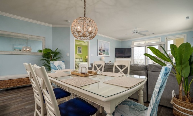 Sunset Island Condo | Gorgeous Sunset Island condo, 2 Pools, FREE Linens & Towels!