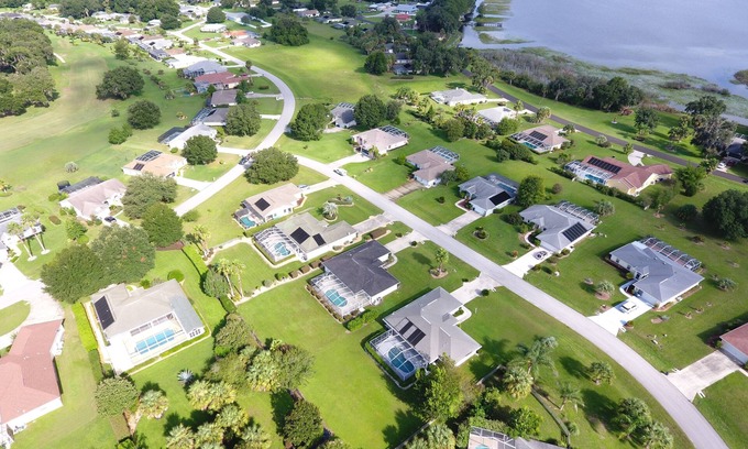 Inverness House | Gorgeous Vacation Ciska 3 Bedroom Home by Redawning