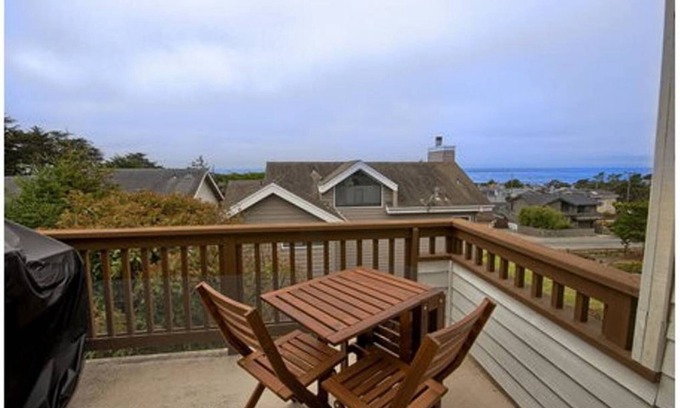 Marine Terrace House | Gorgeous Views ~ Recently Renovated ~ 30 Day Minimum Rental