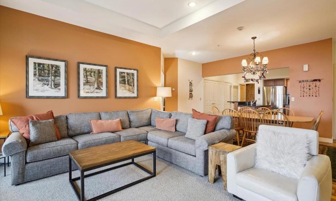 Central Vermont- Killington House | Gorgeous views, tastefully decorated Ski on ski off 3 bedroom condo, with sports center access Lodges 303