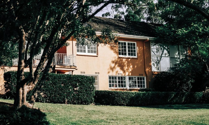 Grose Vale House | Gorgeous Yellow Garden Villa, Beautiful Family Home Surrounded by Gardens