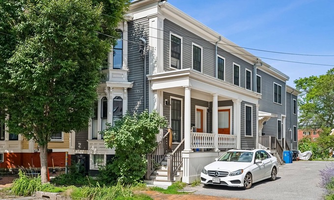 West End Condo | Gorgeously renovated, 2-condo property in the West End - walk everywhere