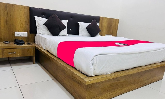Changodar Hotel | Goroomgo Arsh Inn Ahmedabad