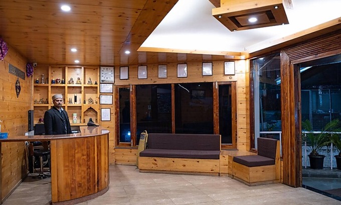 Old Manali Hotel | Goroomgo Hotel Conifer Manali
