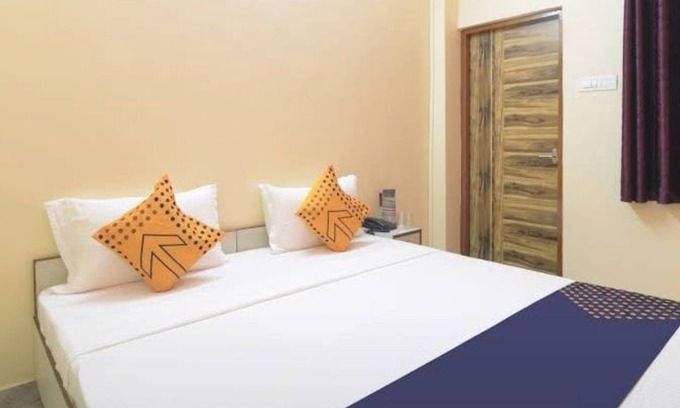 Allahabad Hotel | Goroomgo Mahadeva Homes Guest House Prayagraj