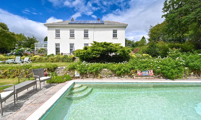 Lanreath Apartment | Gorran Apartment With Outdoor Pool And Gardens In Historic Mansion House