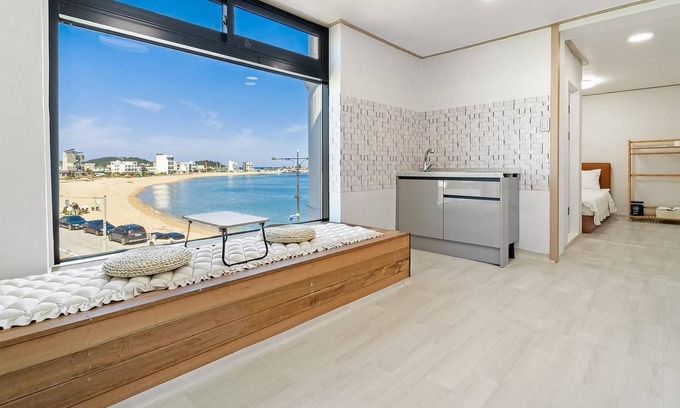 Sokcho House | Goseong Leumeleu63 Pension