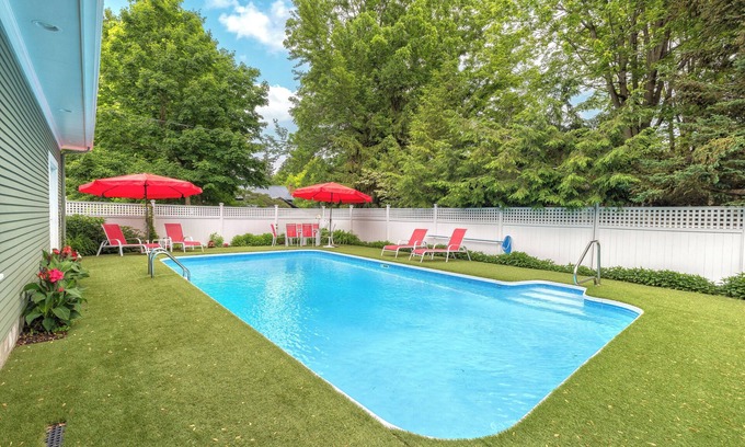Douglas House | Goshorn House & Studio - Large pool - Within walking distance to downtown Douglas