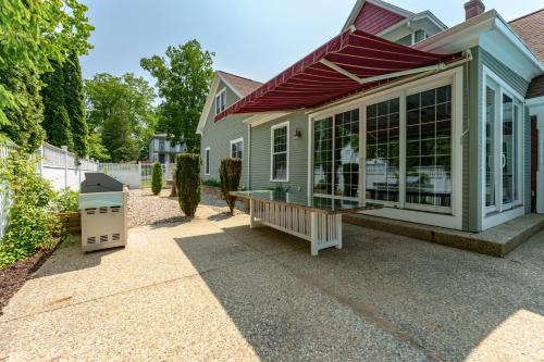 Douglas House | Goshorn House & Studio - Large pool - Within walking distance to downtown Douglas