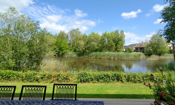 Cirencester Cottage | Goslings, Cotswold Water Park, sleeps 12 guests in 6 bedrooms