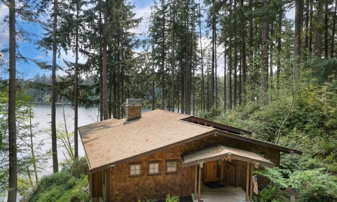 Langley House | Goss Lake Chalet - Craftsman Lakeside Home