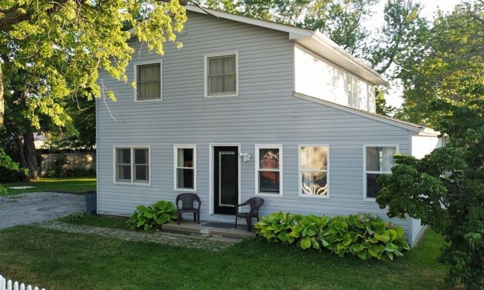 Geneva-on-the-Lake House | GOTL 5BR · 5 Bedroom Lakeside Vacation Rental Home Sleeps 12