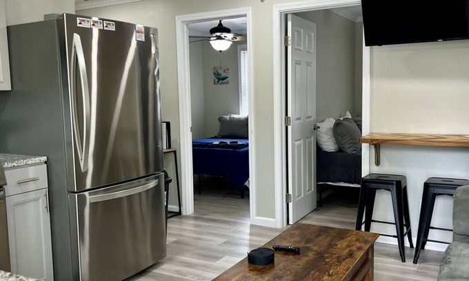 Geneva-on-the-Lake Apartment | GOTL Strip Suite #2- Sunset Vacation Rentals