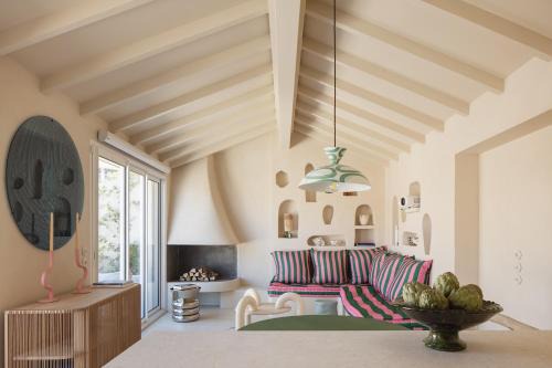 8th Arrondissement House | Goudes times - cabanon design en bord de mer