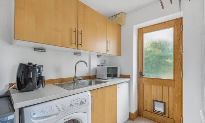 Crynant House | Gower Peninsula Getaway | 2-Min Walk to Beach with Wrap around Garden