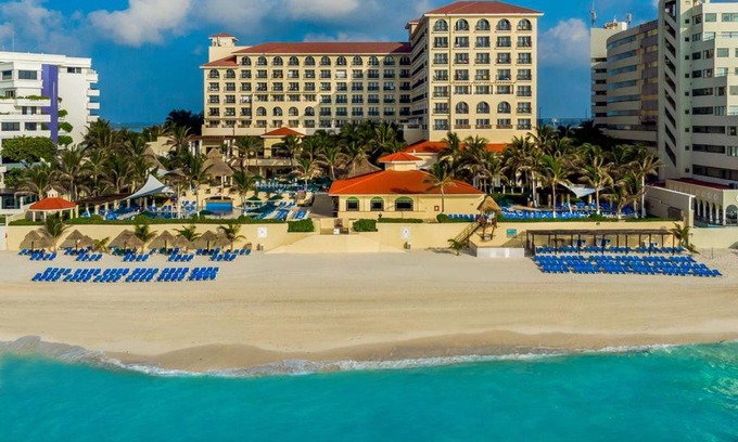 Punta Cancun Hotel | GR Solaris All Inclusive Resort