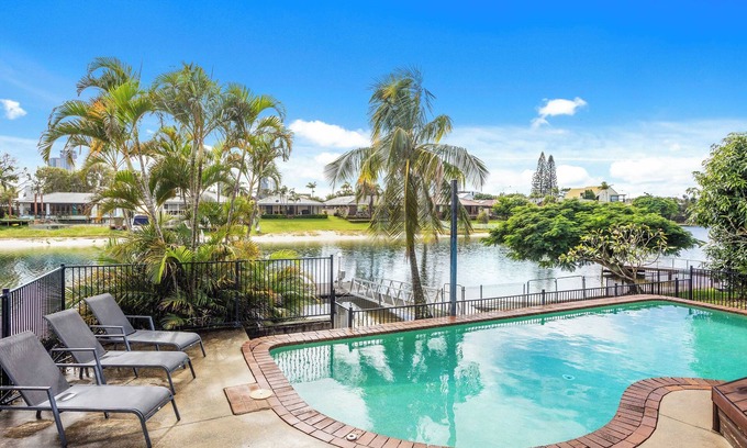 Mermaid Waters House | Grab the family for your next Vacay!