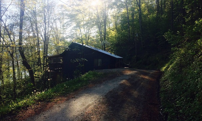 Topton Cabin | Grace Cottage: Cozy. Affordable. On the lake. Perfect for a small family!