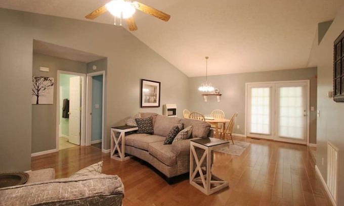 Crossville House | Grace Hill Get-away…Style & Comfort in 3/2 Home
