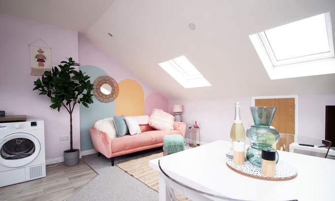Canton Apartment | Grace's Getaway by Tŷ SA - Stylish One Bedroom
