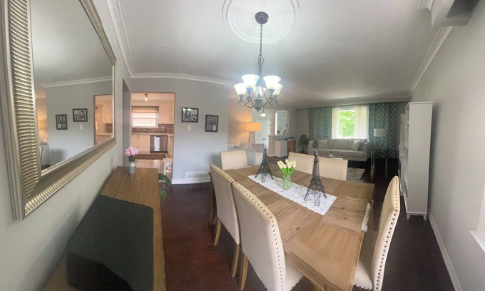 Richview House | Graceful 2 bedroom home in the heart of Etobicoke.
