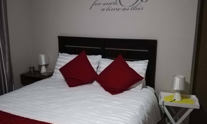 Komani Bed & Breakfast | Gracehouse B&B