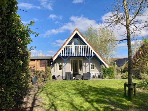 Anjum House | Grachthaus 6pers House with a private terrace and garden by the Lauwersmeer