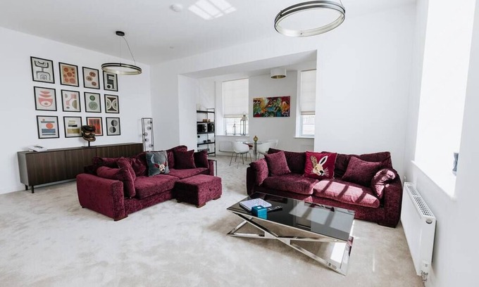 Leeds House | Grade 2 Listed Property with a Beautiful Design
