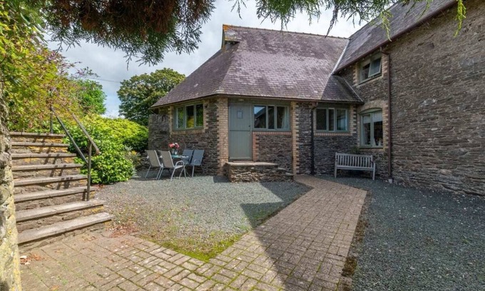 Noss Mayo House | Grade II Old Engine House, on the SW Coast Path
