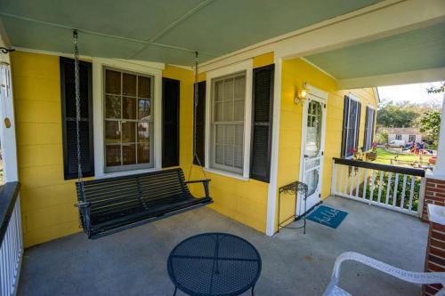 Beaufort House | Graduations Welcome! Bayside Bungalow Close Proximity to Downtown Beaufort and Parris Island