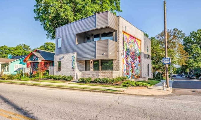 Cooper-Young Historic District House | Graffiti House Duplex @ Cooper Young