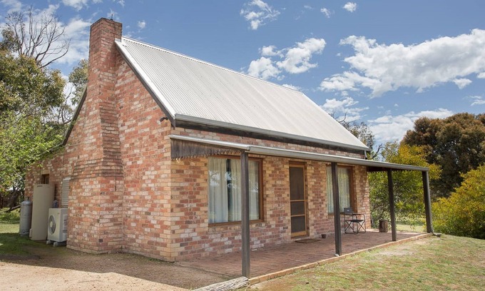 Halls Gap Cottage | Grampians Pioneer Cottage Redbrick