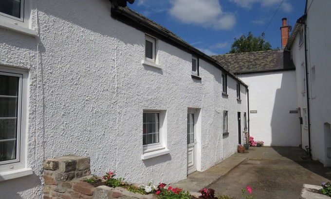 Llangynidr Cottage | Granary Cottage - Llangynidr, Crickhowell, Brecon Beacons