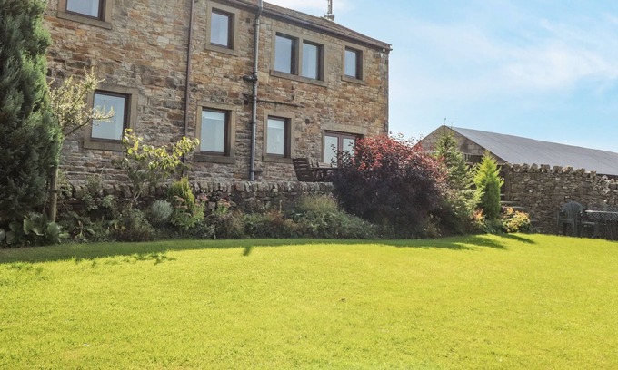 Fence Apartment | GRANARY, family friendly, character holiday cottage in Clitheroe