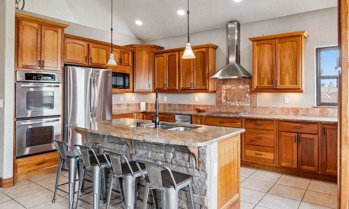 Innsbruck Val Moritz House | Granby Escapes – Luxurious 5 BDR w/Private Hot Tub & Game Room!