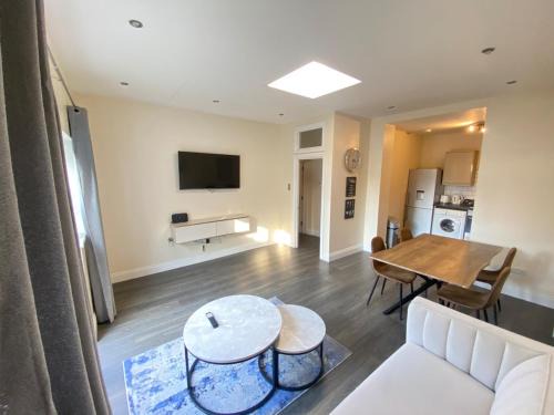 Fairfield Apartment | Grand 2 Bed Apartment In London