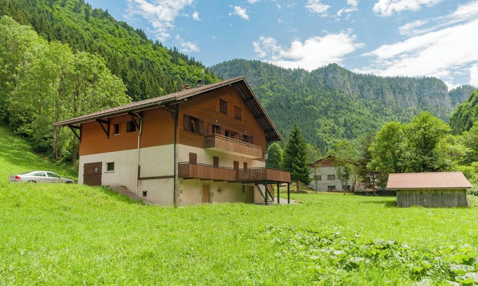 Entremont Apartment | 'Grand Apartment Proche Gd Bornand' with Mountain View & Garden