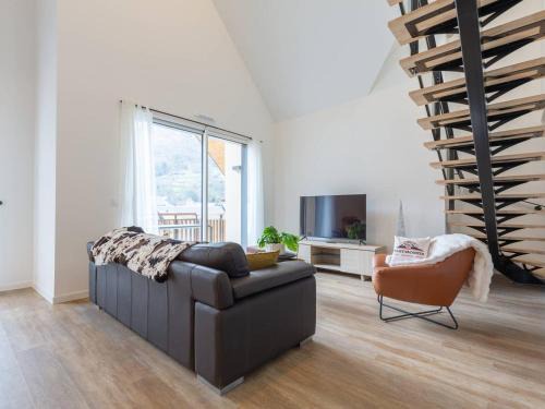 Saint-Lary-Soulan Apartment | Grand Appartement Moderne, Proche Pistes, 8 Pers., Parking Inclus - FR-1-296-514