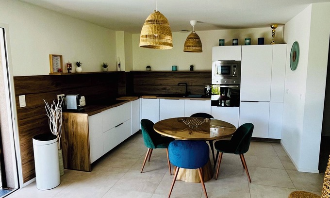 Sotta Apartment | Grand Appartement, en rez de Jardin vue sur la Montagne et Maquis au Calme