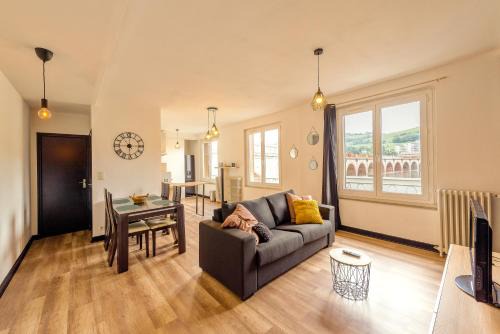 Aurillac Apartment | Grand Appartement Lumineux au Centre d'Aurillac