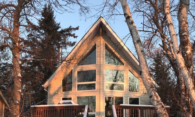 Grand Beach Cottage | Grand Beach Lakefront - 5 min walk from the beach!