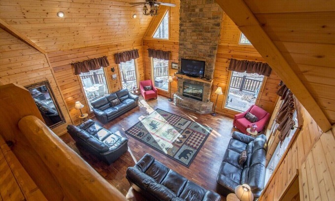 Rockbridge Cabin | Grand Bentley | Hocking Hills | Pool