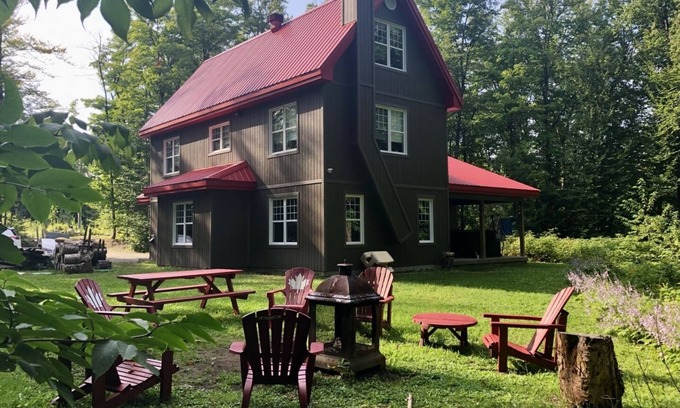 Mauricie Ski Chalet | Grand Chalet Confortable en Mauricie Dans un Décor Nature à Toutes les Saisons