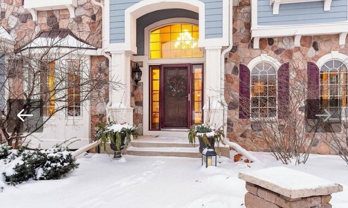 Hartland House | Grand family-sized executive home 15 min from Erin Hills/Lac La Belle Golf