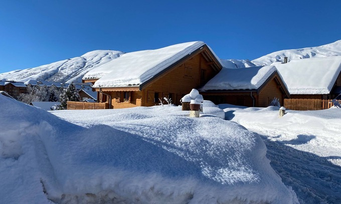 La Toussuire Ski Chalet | Grand et Chaleureux Chalet Familial. 12 Personnes . Retour Skis aux Pieds