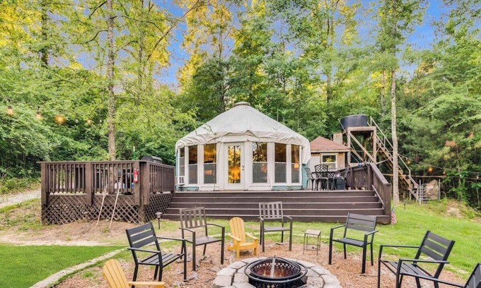 Conyers Cottage | Grand Glamping Haven: Luxe Experience in Nature